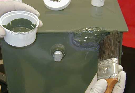 The groomed seal is now ready for touch-up paint. Standard alkyd sprays and 2-part enamels are suitable.