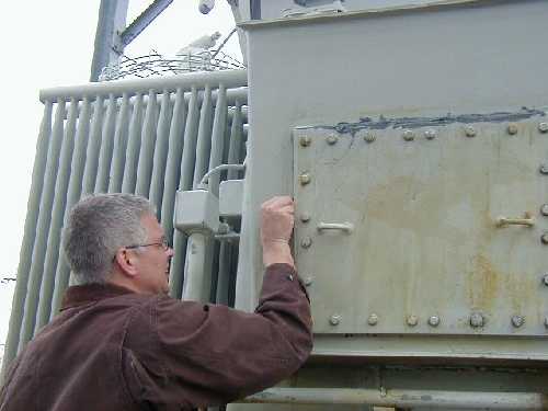 PowerPatch® Transformer Sealant permanently stops oil and SF6 gas leaks in transformers and other utility equipment.